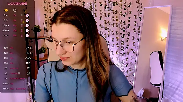 Snapshot of LinaBlossom_ chatting on 12, 6, 2026 LinaBlossom online show from 12, 6, 2026