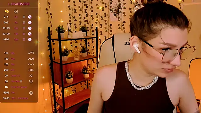 Snapshot of LinaBlossom_ chatting on 23, 6, 2026 LinaBlossom online show from 23, 6, 2026