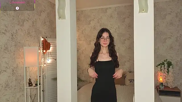 Snapshot of ReneeLippeatt chatting on 11, 10, 2025 ReneeLippeatt online show from 11, 10, 2025