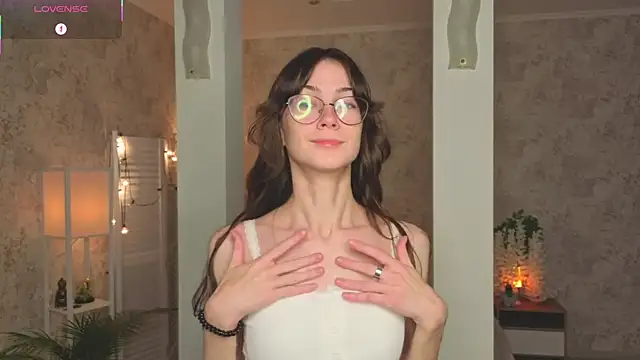 Snapshot of ReneeLippeatt chatting on 19, 10, 2025 ReneeLippeatt online show from 19, 10, 2025