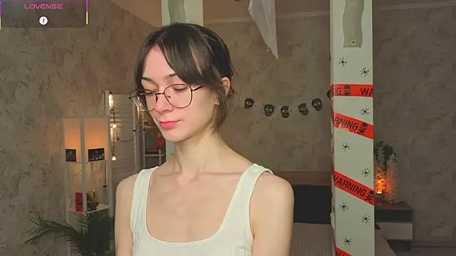 Snapshot of ReneeLippeatt chatting on 30, 10, 2025 ReneeLippeatt online show from 30, 10, 2025