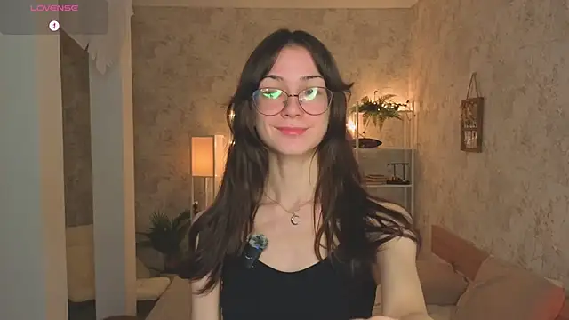 Snapshot of ReneeLippeatt chatting on 5, 11, 2025 ReneeLippeatt online show from 5, 11, 2025