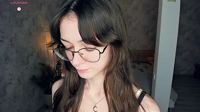 Snapshot of ReneeLippeatt chatting on 19, 11, 2025 ReneeLippeatt online show from 19, 11, 2025