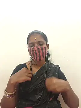 Snapshot of Tamil_Yalini12 chatting on 5, 10, 2025 Tamil Yalini12 online show from 5, 10, 2025
