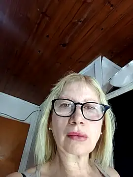 Snapshot of beautifulsexy69_2023 chatting on 27, 9, 2025 beautifulsexy69 2023 online show from 27, 9, 2025