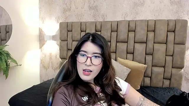 emiilyy cute online show from 2, 10, 2025