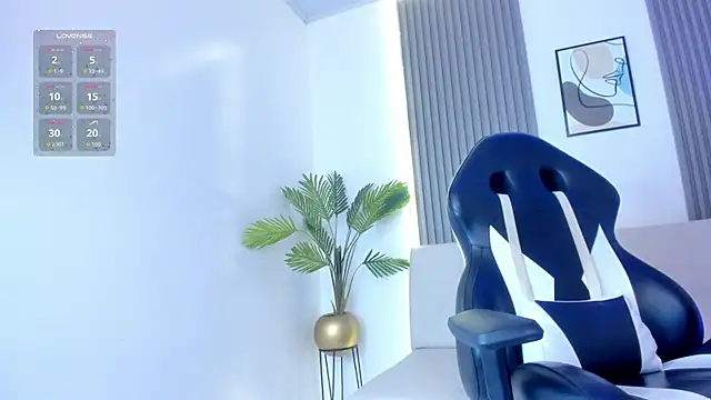emiilyy cute online show from 10, 10, 2025