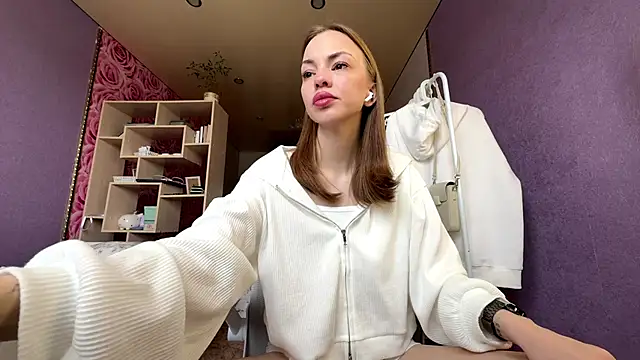 SofiaSmiles online show from 5, 10, 2025