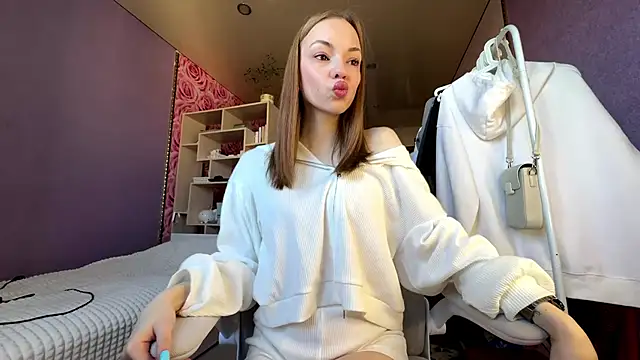 SofiaSmiles online show from 6, 10, 2025