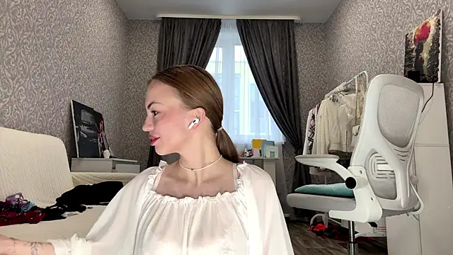 SofiaSmiles online show from 19, 10, 2025