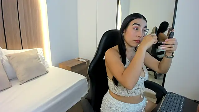 Snapshot of olivia_willoow chatting on 4, 12, 2025 olivia willoow online show from 4, 12, 2025