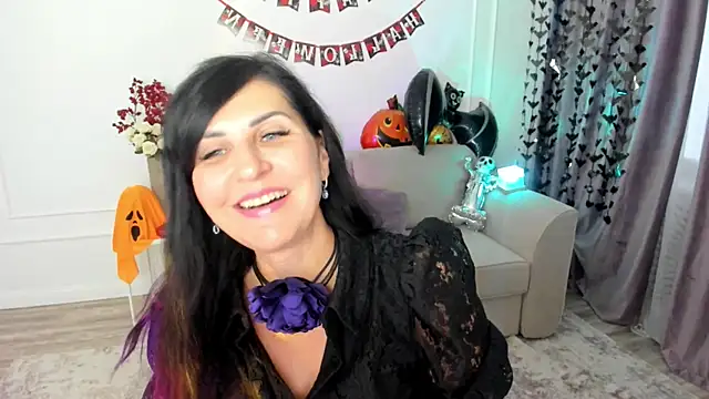 Moon Veloure1 online show from 13, 10, 2025