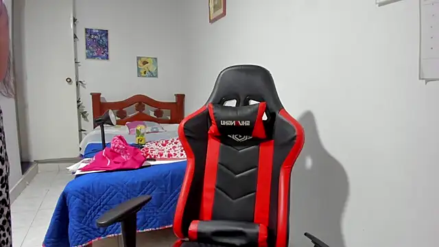 SophieLAmour online show from 6, 11, 2025