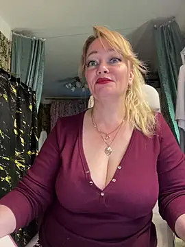 Snapshot of Sweet-blonde chatting on 17, 7, 2026 Sweet-blonde online show from 17, 7, 2026