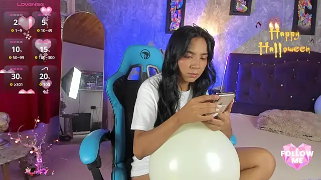 Lauren smiles online show from 4, 11, 2025