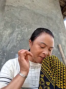 xuxulovezz online show from 13, 10, 2025