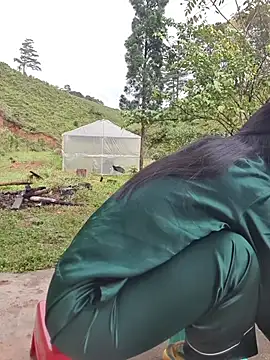 Snapshot of Helen-Tran chatting on 26, 10, 2025 Helen-Tran online show from 26, 10, 2025