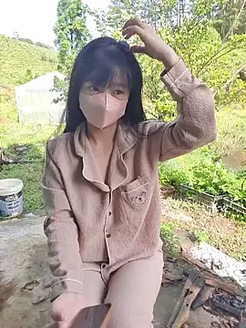 Snapshot of Helen-Tran chatting on 10, 11, 2025 Helen-Tran online show from 10, 11, 2025