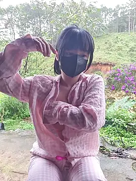 Snapshot of Helen-Tran chatting on 19, 11, 2025 Helen-Tran online show from 19, 11, 2025