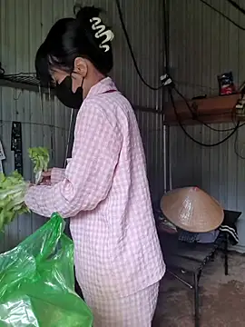 Snapshot of Helen-Tran chatting on 20, 11, 2025 Helen-Tran online show from 20, 11, 2025