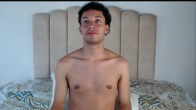 Snapshot of aroncooper1 chatting on 31, 10, 2025 aroncooper1 online show from 31, 10, 2025