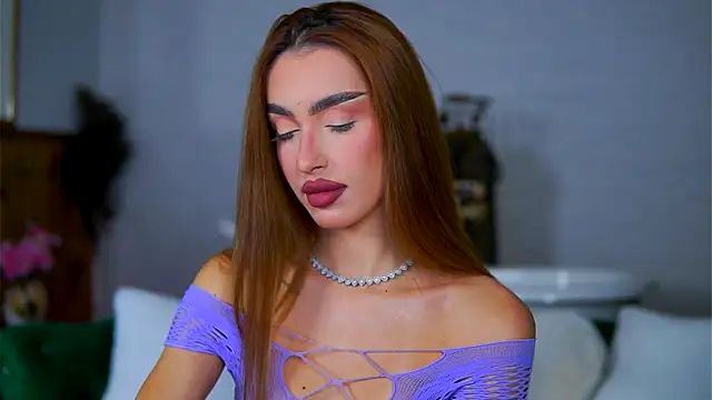 Snapshot of ClaraBenatti chatting on 5, 11, 2025 ClaraBenatti online show from 5, 11, 2025