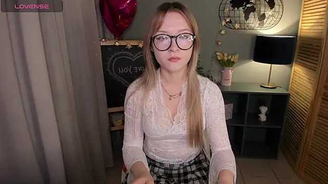 Snapshot of elliupp chatting on 3, 10, 2025 elliupp online show from 3, 10, 2025