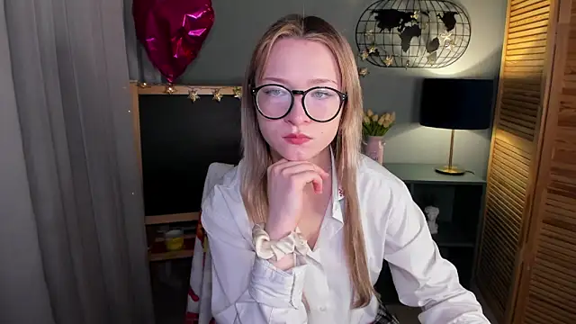 Snapshot of elliupp chatting on 10, 10, 2025 elliupp online show from 10, 10, 2025