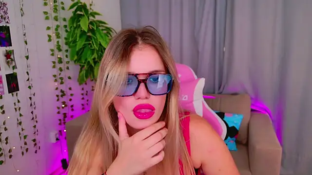 KellyHayden online show from 18, 10, 2025