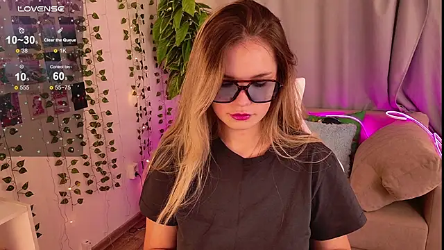 KellyHayden online show from 22, 11, 2025