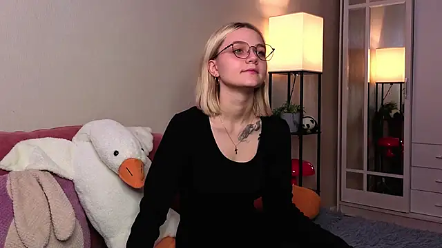 KelleDomin online show from 25, 10, 2025