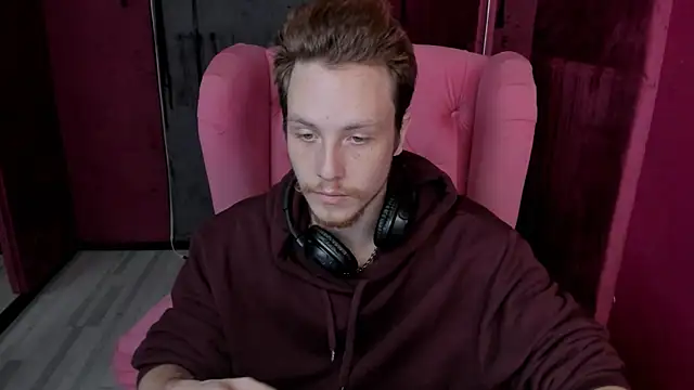 LeoMooree online show from 19, 11, 2025