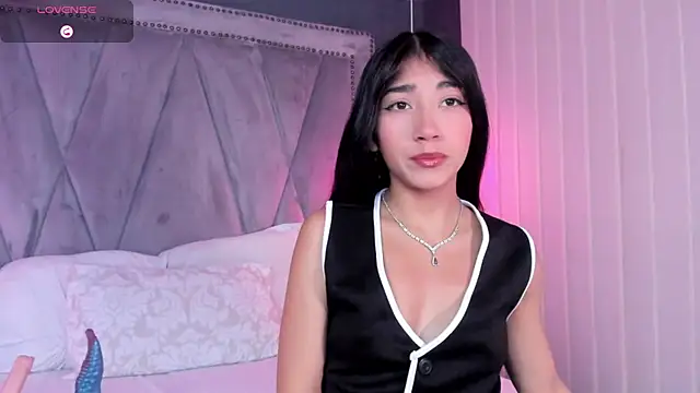 Snapshot of Mariana_Kalo chatting on 16, 11, 2025 Mariana Kalo online show from 16, 11, 2025