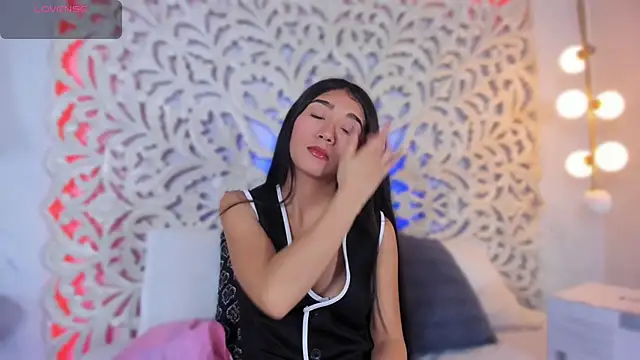 Snapshot of Mariana_Kalo chatting on 28, 11, 2025 Mariana Kalo online show from 28, 11, 2025