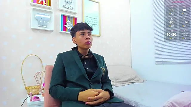 Willow Pearl online show from 5, 12, 2025