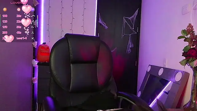 Snapshot of LesRose chatting on 28, 10, 2025 LesRose online show from 28, 10, 2025