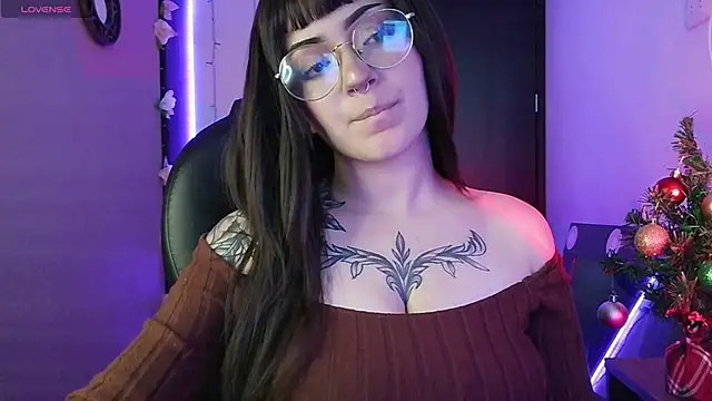 Snapshot of LesRose chatting on 10, 11, 2025 LesRose online show from 10, 11, 2025