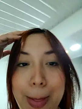Snapshot of Daniasuarez chatting on 8, 10, 2025 Daniasuarez online show from 8, 10, 2025