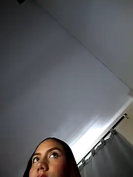 Mia-Reyes online show from 28, 10, 2025