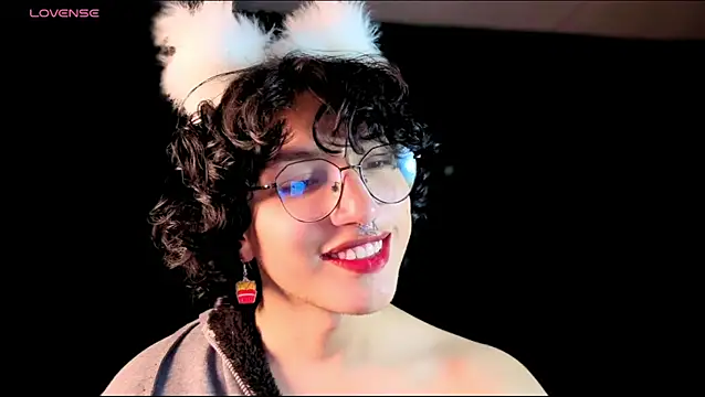 Snapshot of -BlueOpal- chatting on 23, 11, 2025 -BlueOpal- online show from 23, 11, 2025