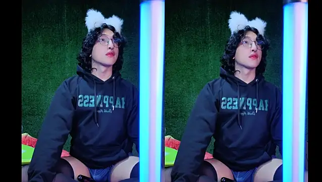 Snapshot of -BlueOpal- chatting on 17, 12, 2025 -BlueOpal- online show from 17, 12, 2025