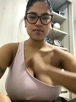 Snapshot of miiabrown18 chatting on 18, 10, 2025 miiabrown18 online show from 18, 10, 2025