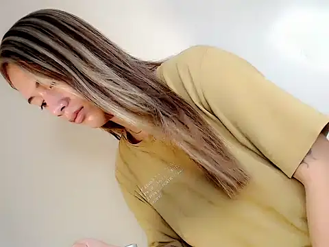 Snapshot of ashley_bombshell chatting on 22, 6, 2026 ashley bombshell online show from 22, 6, 2026