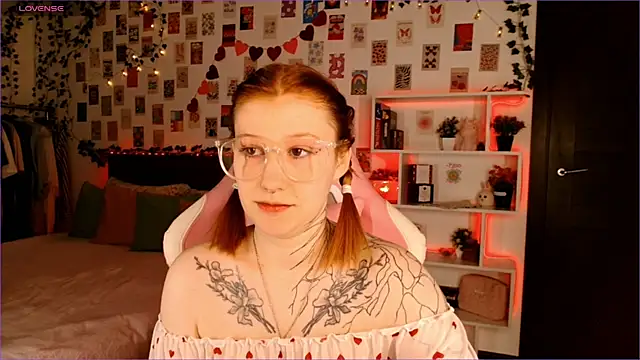 Ayla Hicks online show from 29, 9, 2025