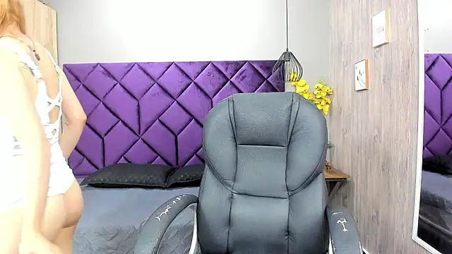 ChloeCampbell03 online show from 2, 12, 2025