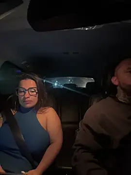 Snapshot of liz_and_thiago chatting on 22, 12, 2025 liz and thiago online show from 22, 12, 2025