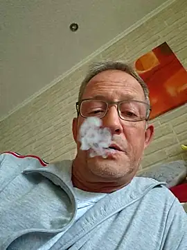 Snapshot of TommyTom76 chatting on 5, 10, 2025 TommyTom76 online show from 5, 10, 2025