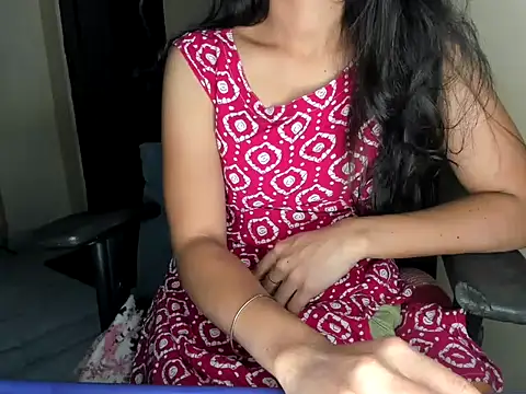 Queen-Bee143 online show from 23, 4, 2026