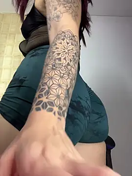 Snapshot of came_lia1 chatting on 24, 11, 2025 came lia1 online show from 24, 11, 2025