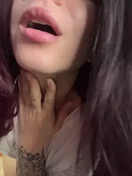 Snapshot of came_lia1 chatting on 25, 11, 2025 came lia1 online show from 25, 11, 2025